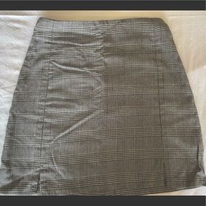 Women’s Plaid Mini Skirt. Size XS/S in Grey/White.